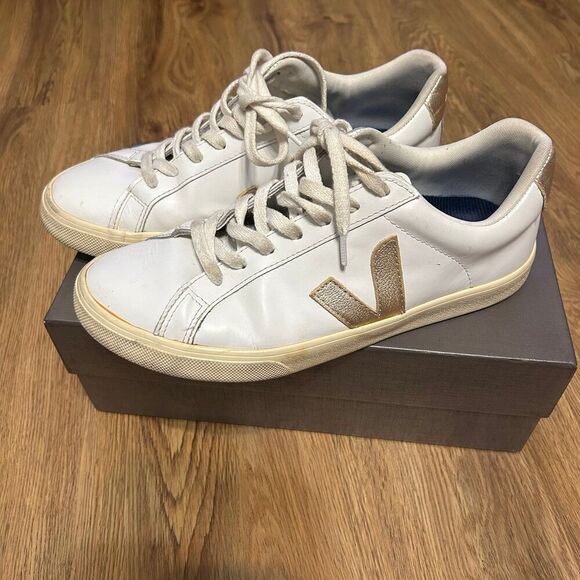 VEJA white gold walking casual lace up low top shoes sneakers women's 10 - Picture 1 of 8